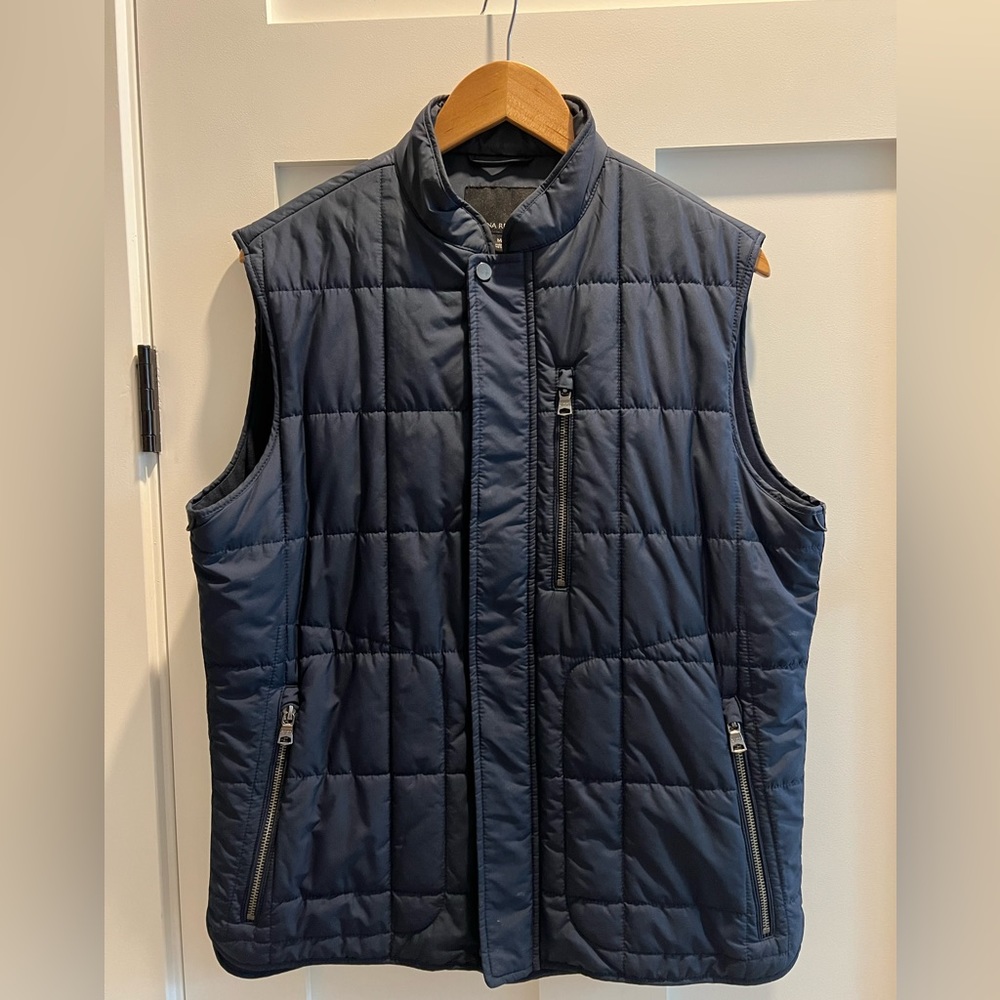 Banana Republic Navy Quilted Vest- Men’s size M— Barely worn!